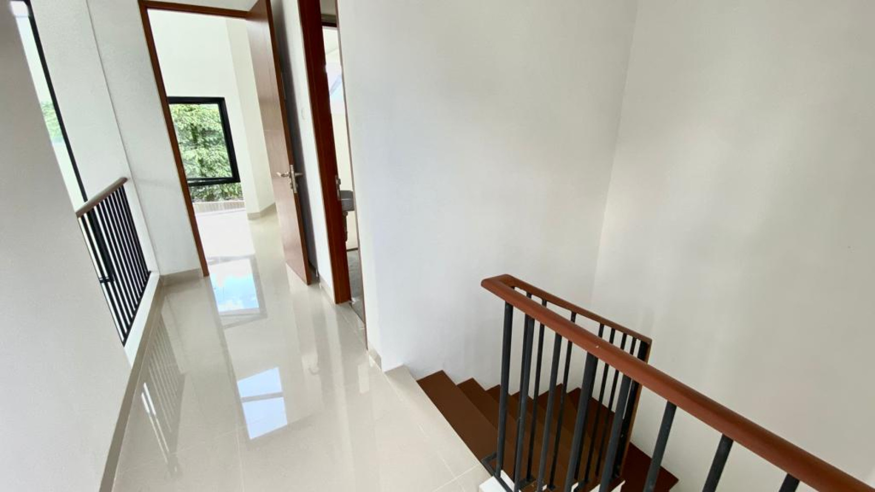 Bintaro, rempoa rumah industrial style posisi hook