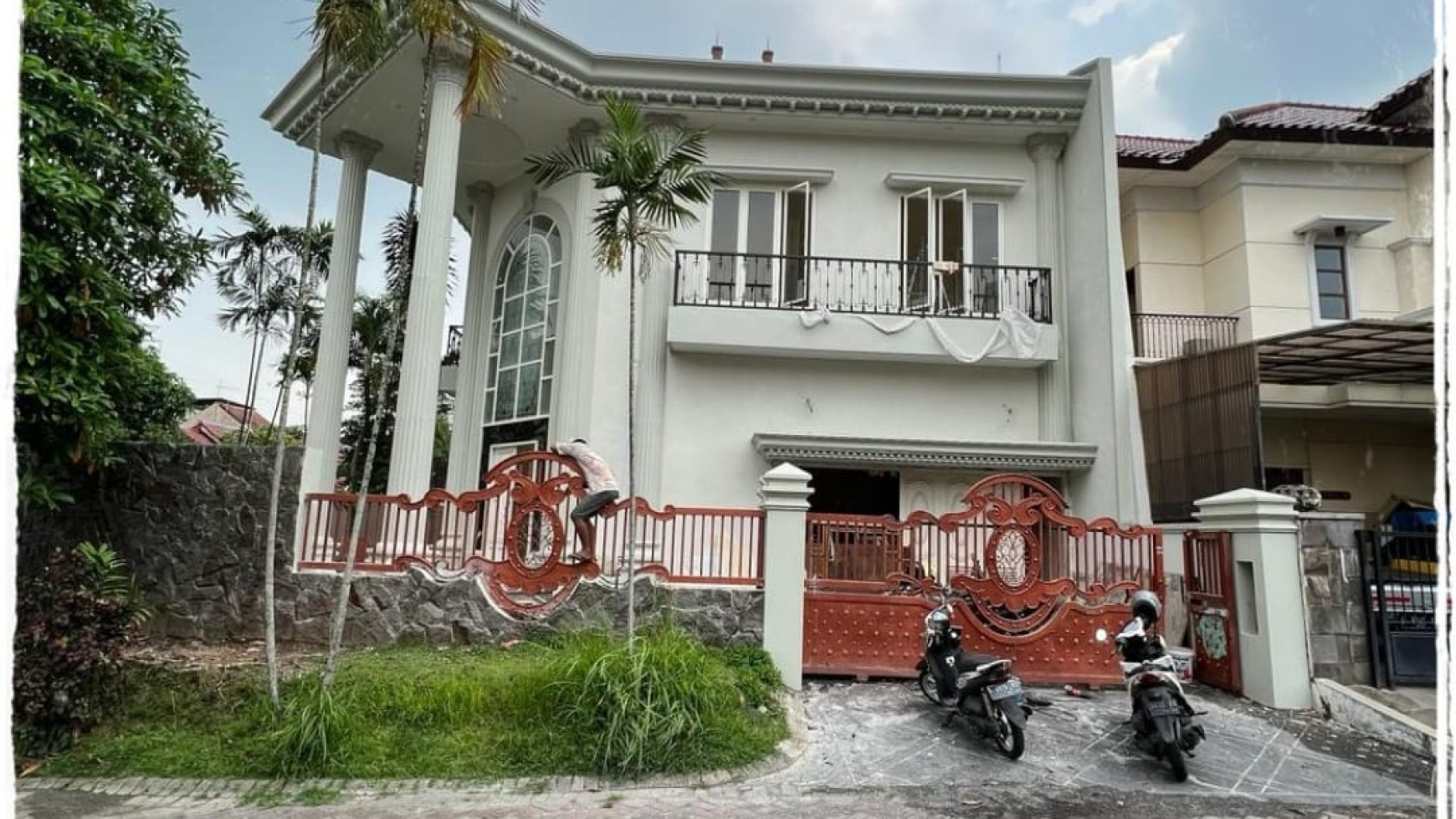 Dijual Rumah Pakuwon Indah Villa Valensia- American Classic- Lantai MARMER- Strategis dekat Pakuwon Mall, PTC , Supermall