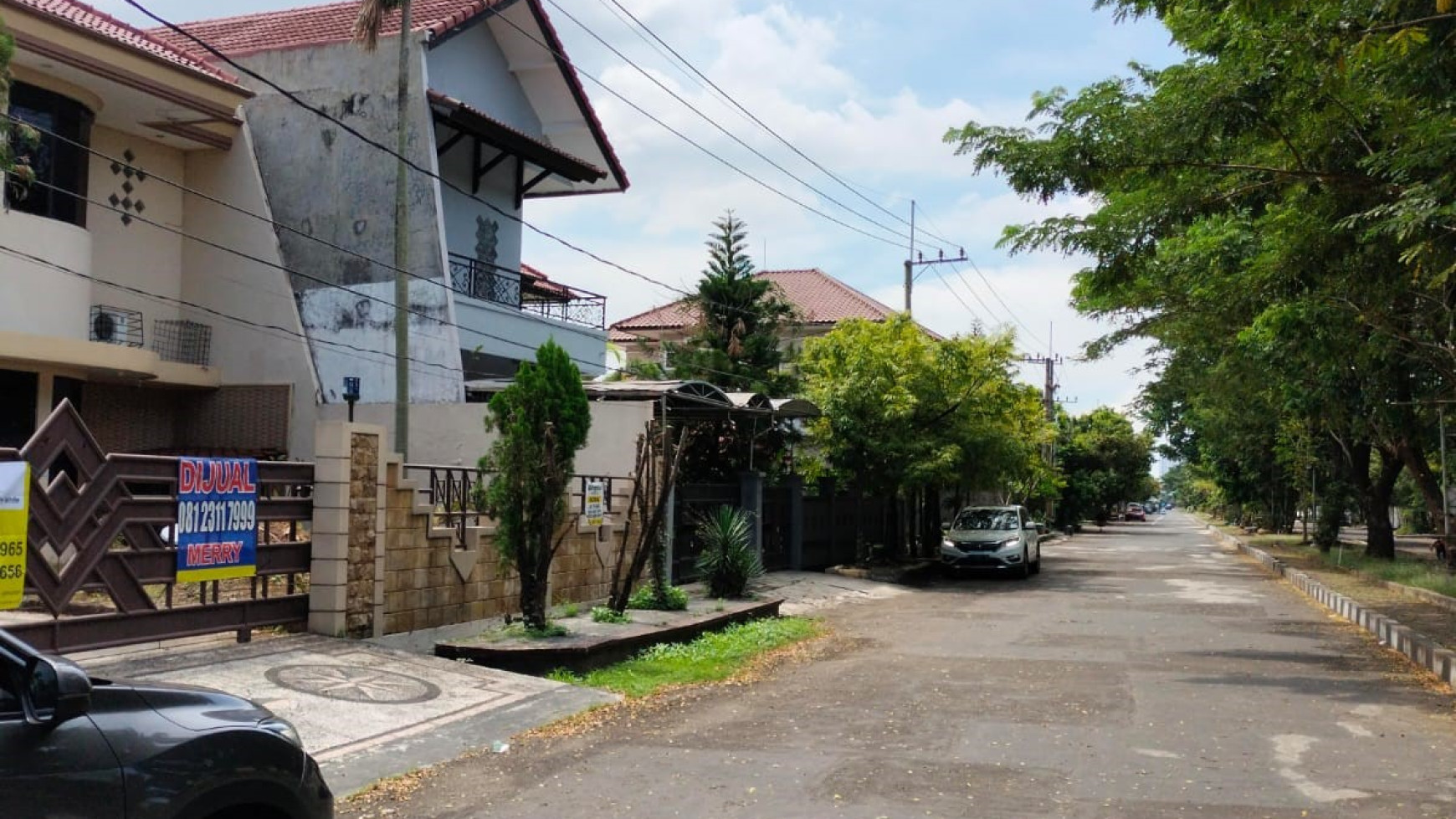 Rumah di Taman Pondok Indah Wiyung Surabaya, 2 Lantai, Hook/Pojokan, Siap Huni, bisa disewakan !!!