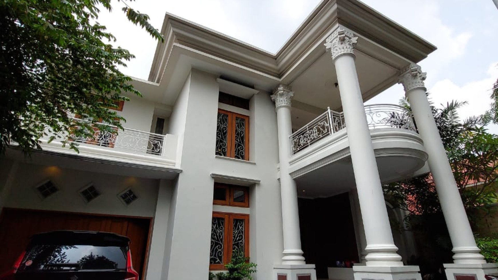 Dijual Rumah di Darmawangsa 