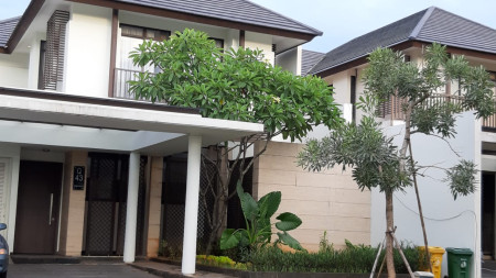 Rumah Cluster Serenia Hills Lebak Bulus Jakarta Selatan - Private Pool