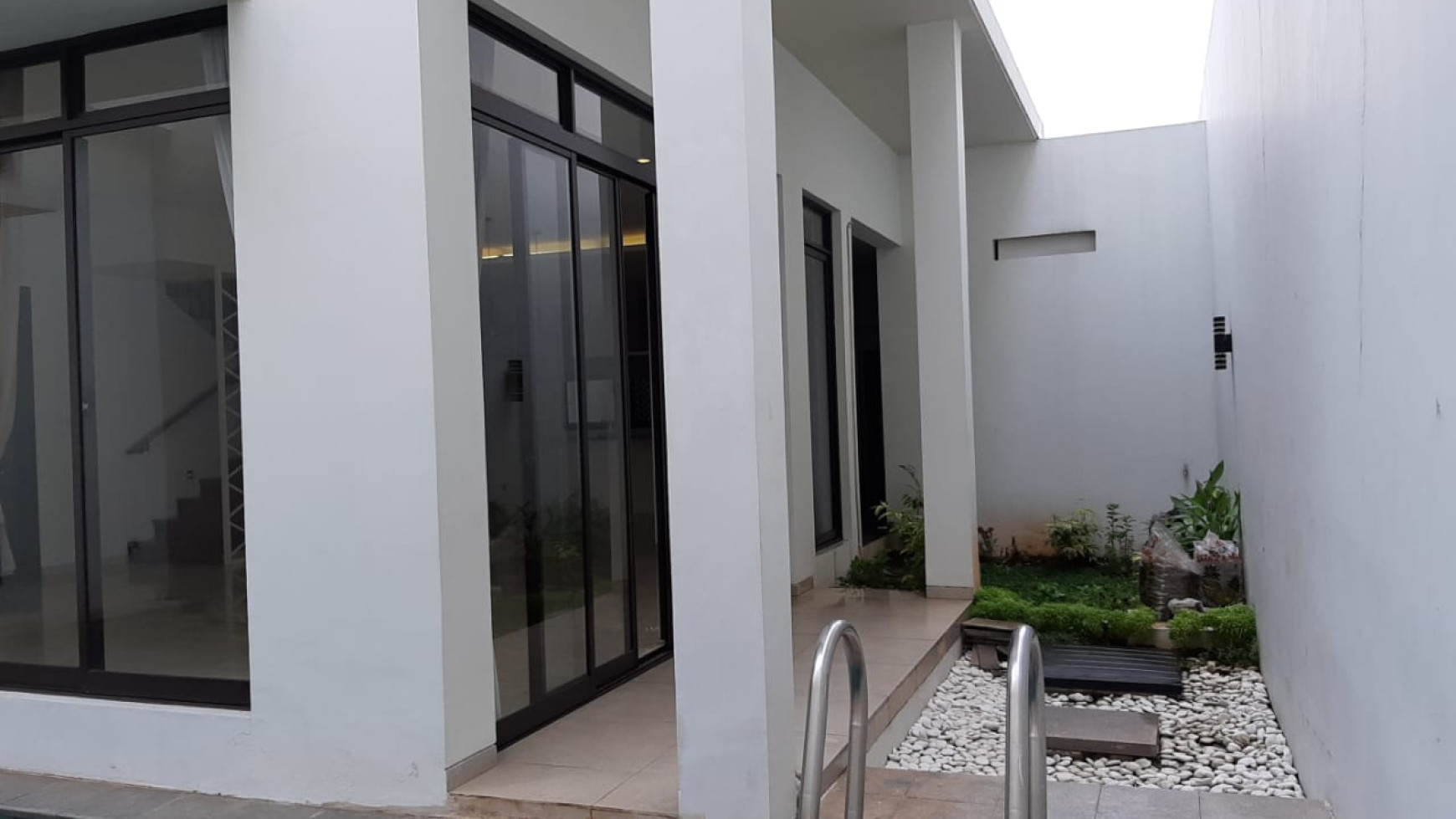 Rumah Cluster Serenia Hills Lebak Bulus Jakarta Selatan - Private Pool