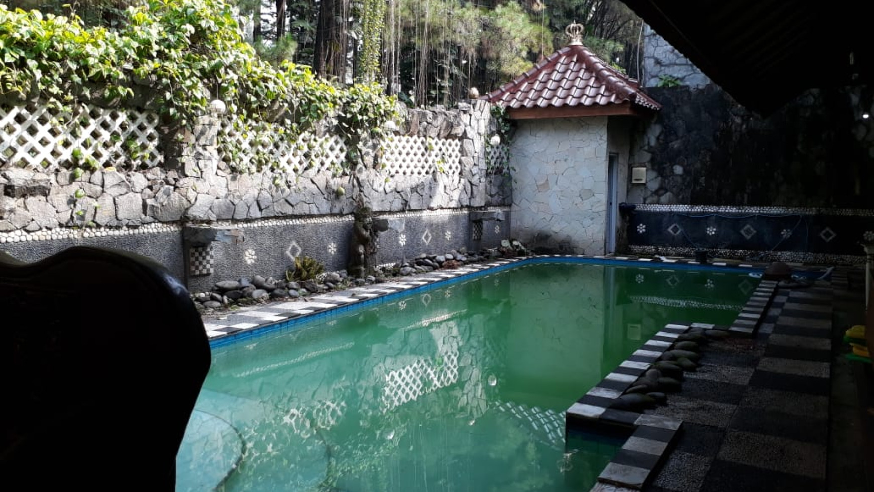 Rumah Semi Klasik Terawat di Villa Cinere Mas