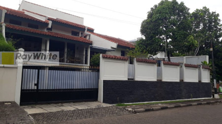 Rumah Sangat Bagus, Saleable di Komplek Ternama Cinere