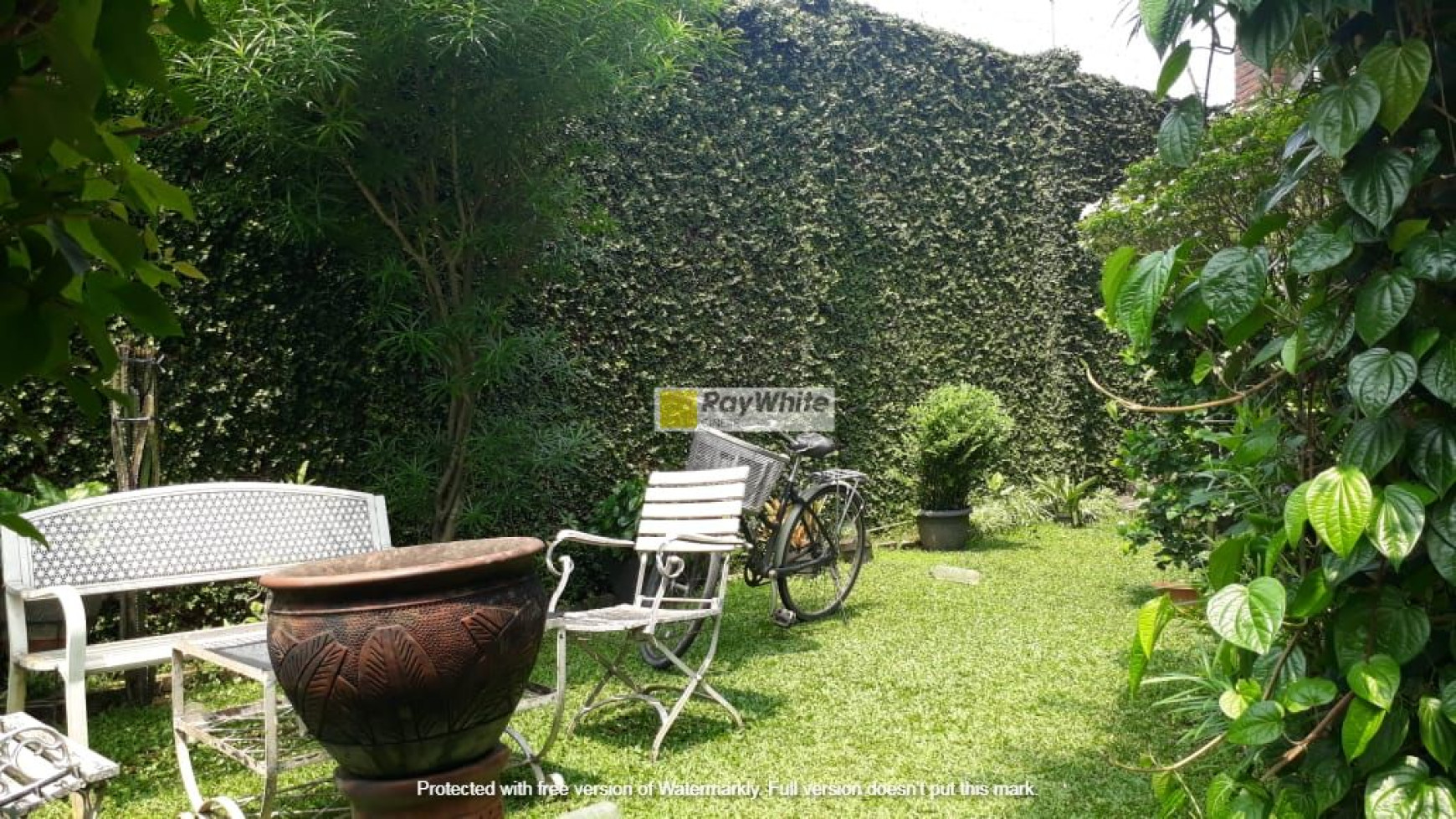 Rumah dengan View seperti di Bali dalam Cluster Cirendeu