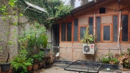 Dijual rumah 555 m2 di Kemang area komersial cocok untuk restoran, cafe, kantor dan tempat usaha lainnya.