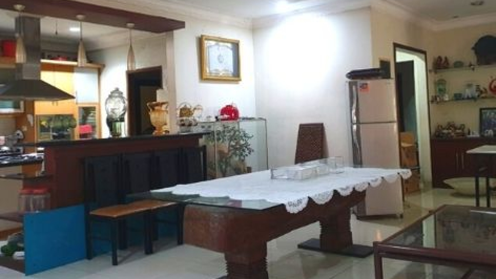 Dijual rumah 555 m2 di Kemang area komersial cocok untuk restoran, cafe, kantor dan tempat usaha lainnya.