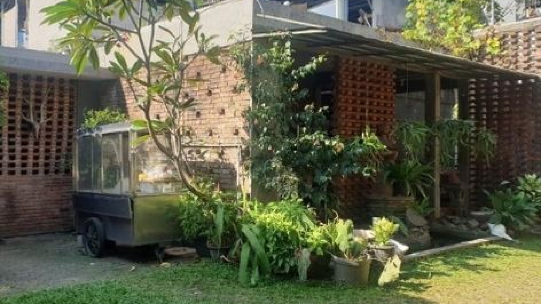 Rumah Cantik dan Asri 900m2 Di Menteng