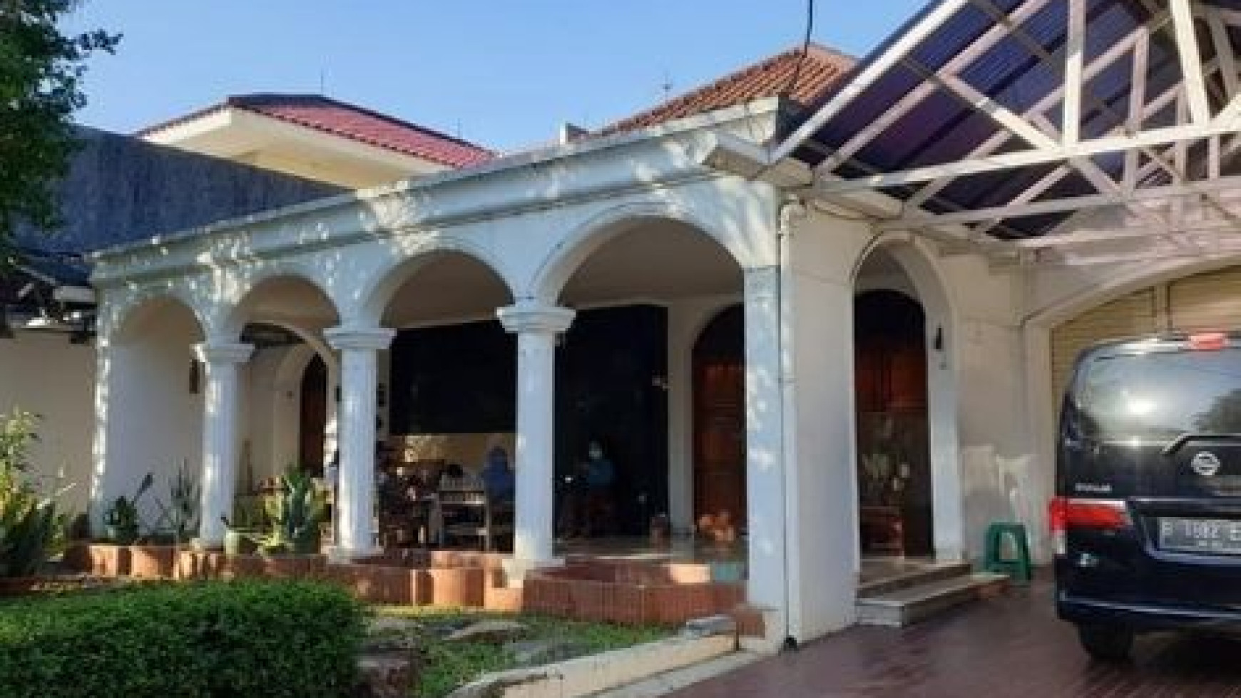 Rumah Cantik dan Asri dengan Taman Di Menteng