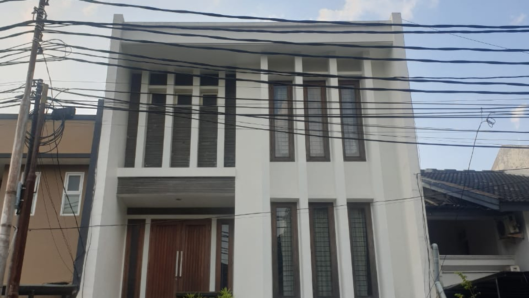 Rumah Modern Minimalis Lux 3.5 Lantai Di Bona Indah Lebak Bulus