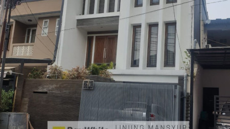 Rumah Cantik Minimalis Siap Huni di  Lebak Bulus