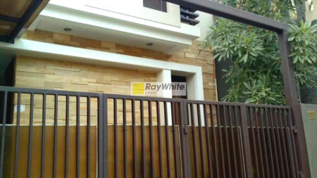 Rumah Modern Minimalis 2 Lantai di Pondok Cabe