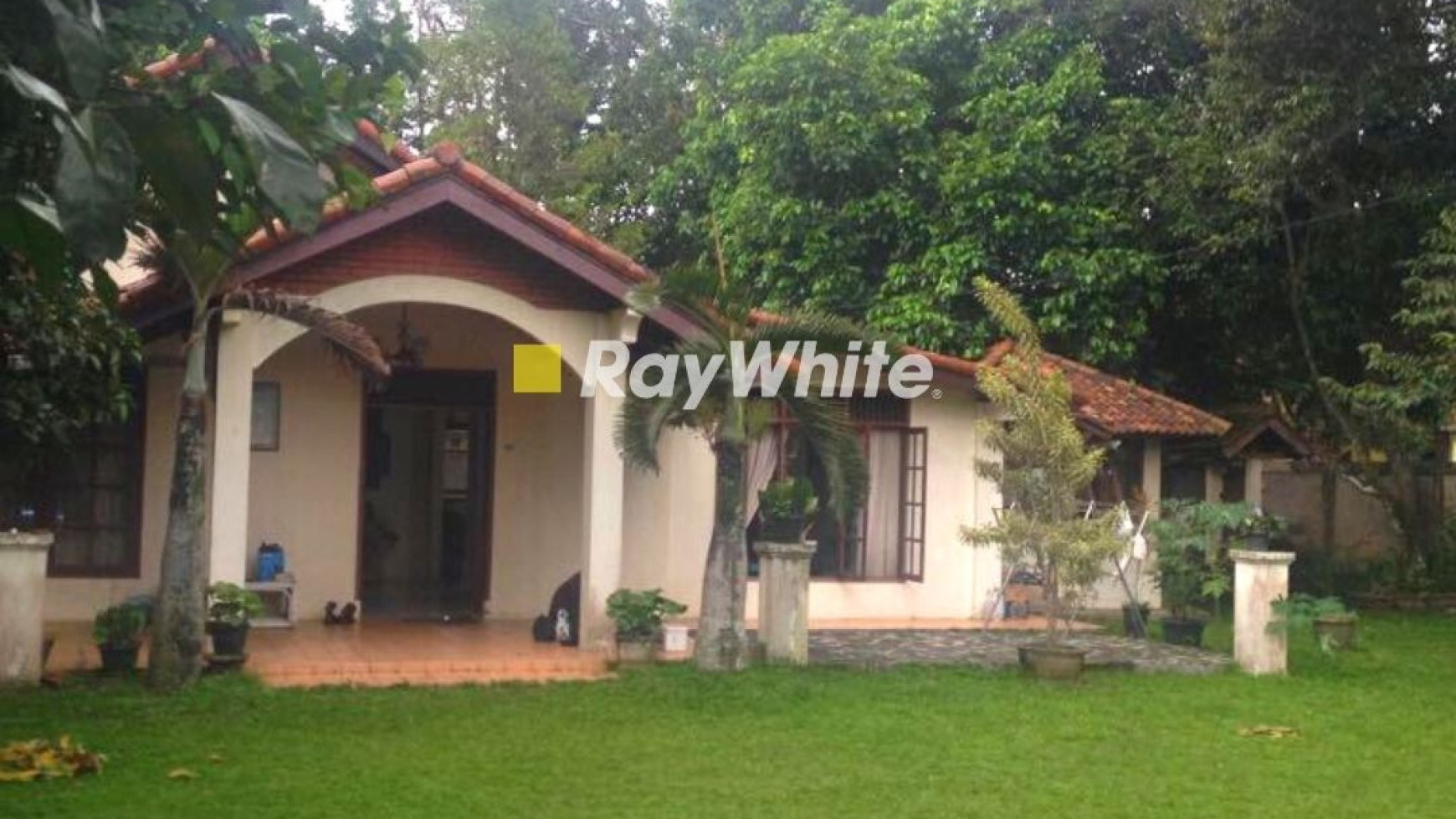 Dijual Rumah dengan halaman Luas Di Parung