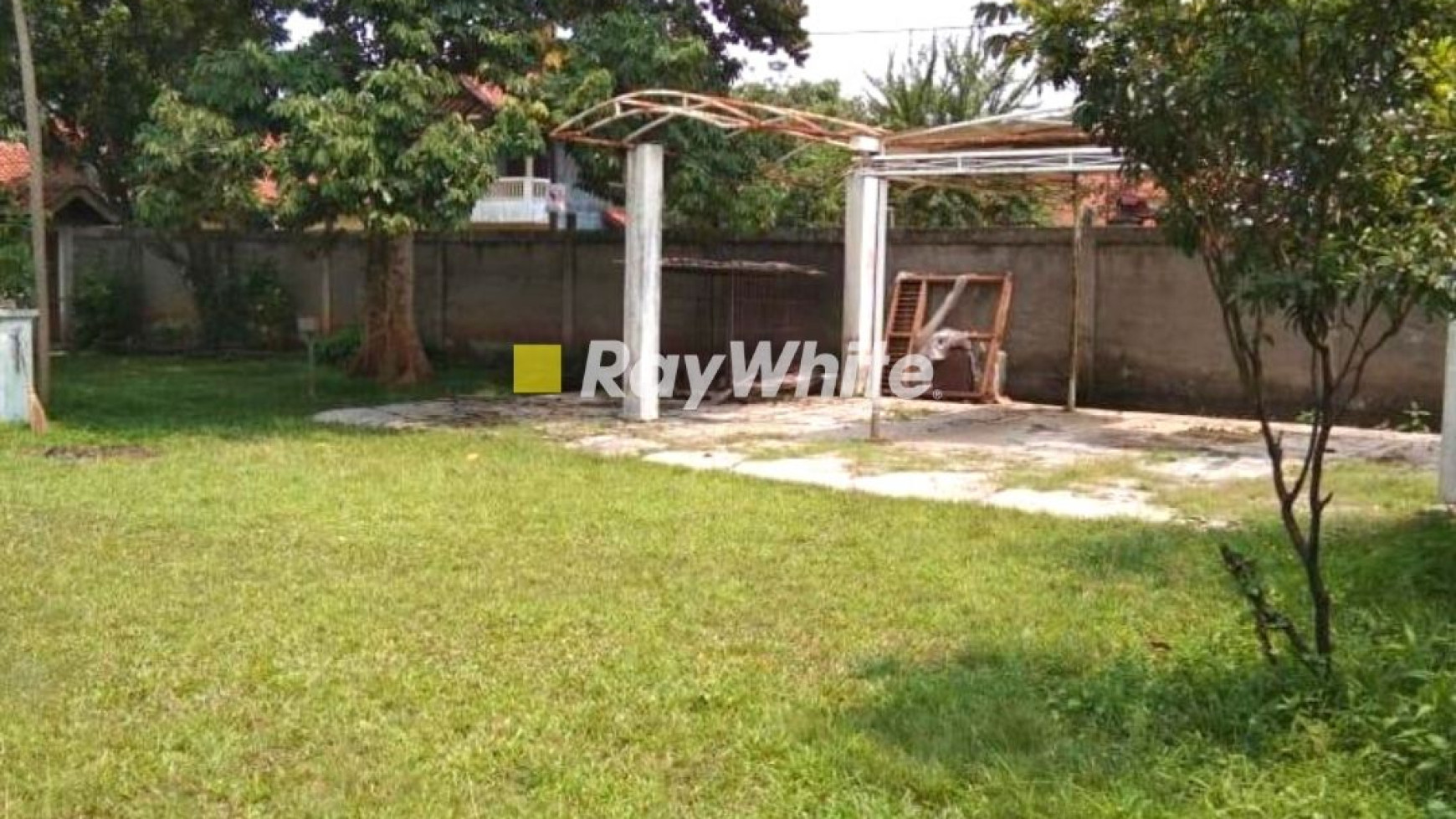 Dijual Rumah dengan halaman Luas Di Parung