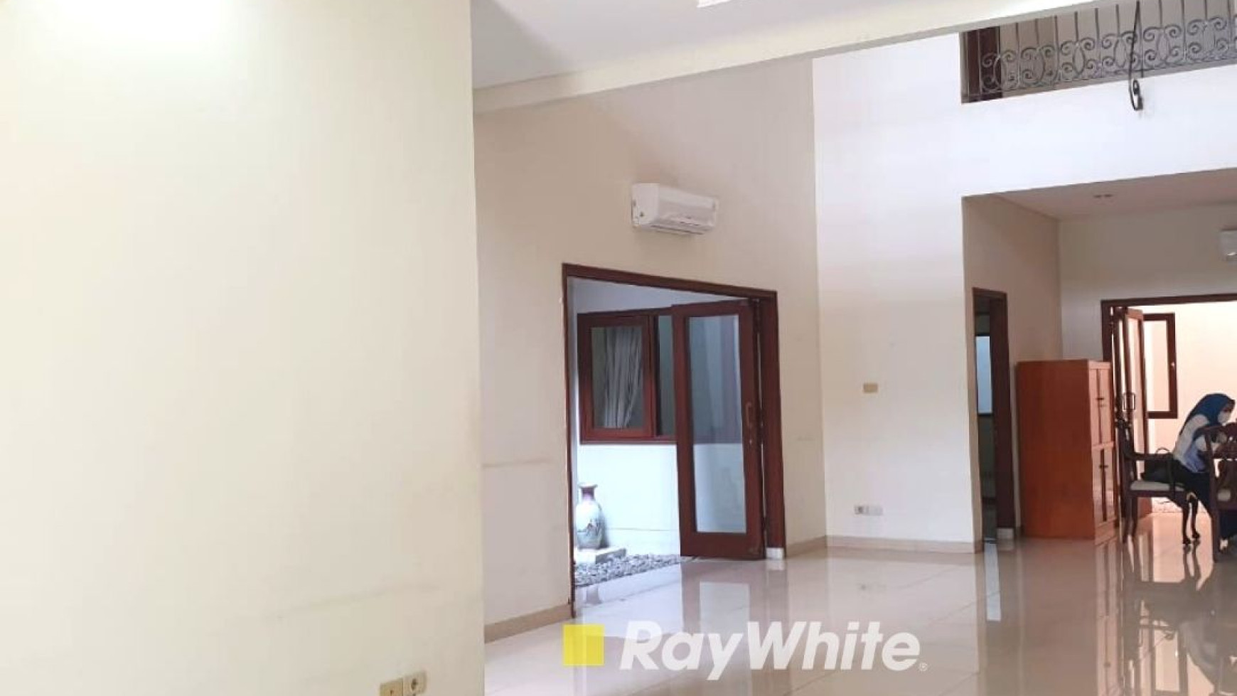 Rumah Modern Dan Asri 2 Lantai Di Pondok Indah