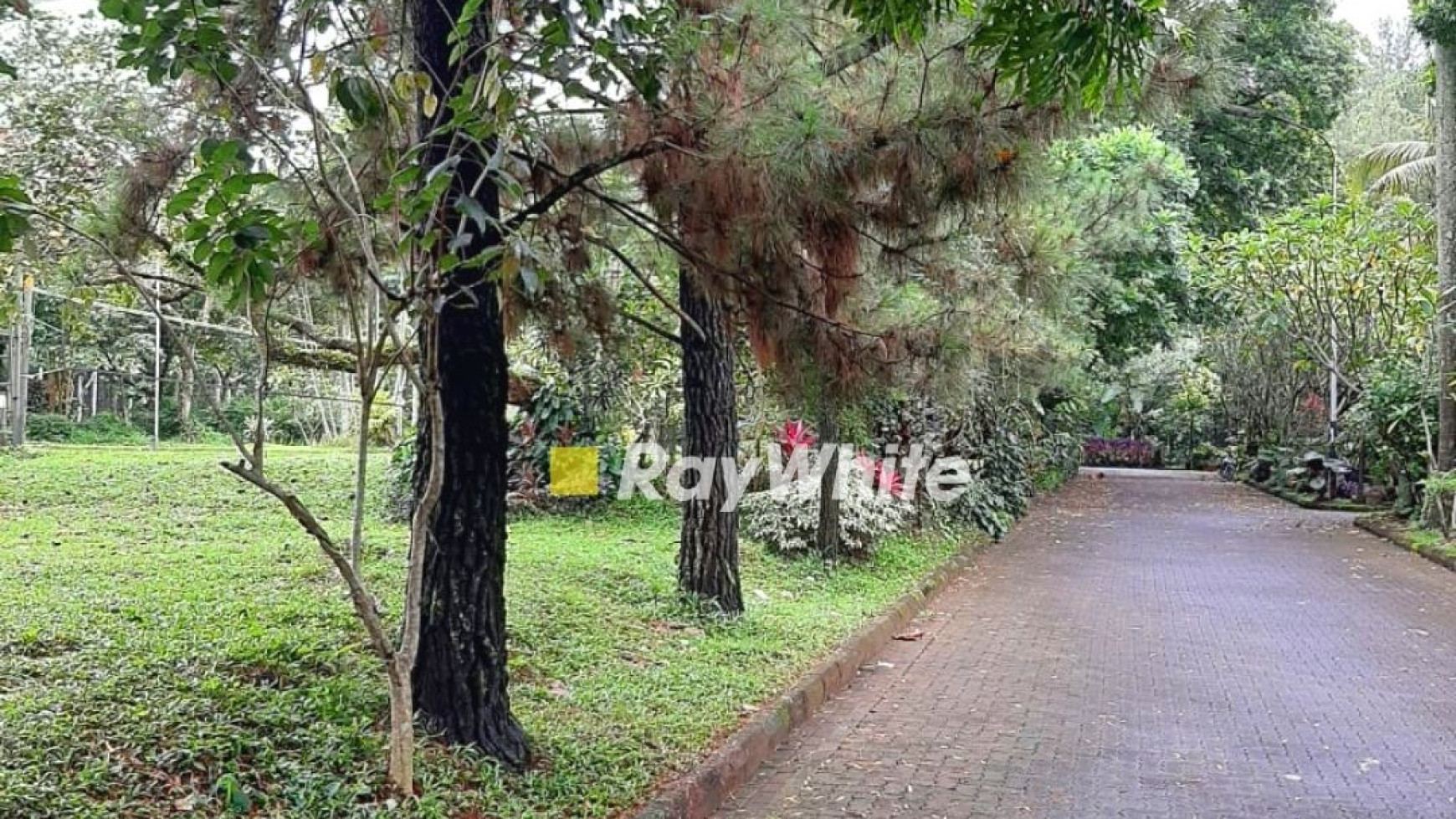 Rumah Hitung Tanah Dalam Komplek Di Cinere