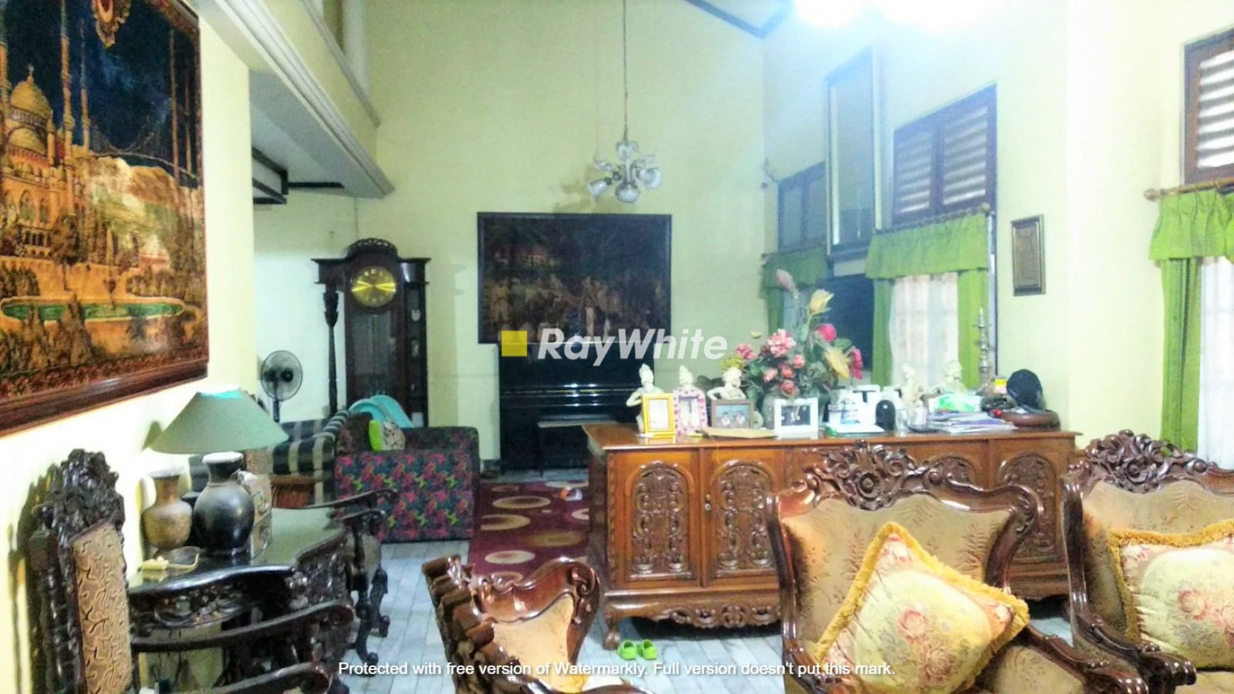 Rumah 2 Lantai Lokasi Pinggir Jalan Di Jakarta Timur