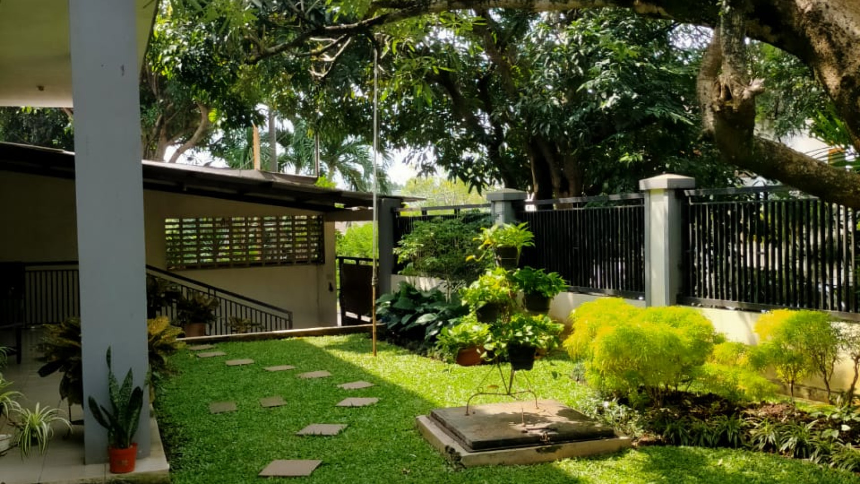 Rumah Nyaman 2 Lantai di Cinere dengan Lokasi Hoek dan Fasilitas Lengkap