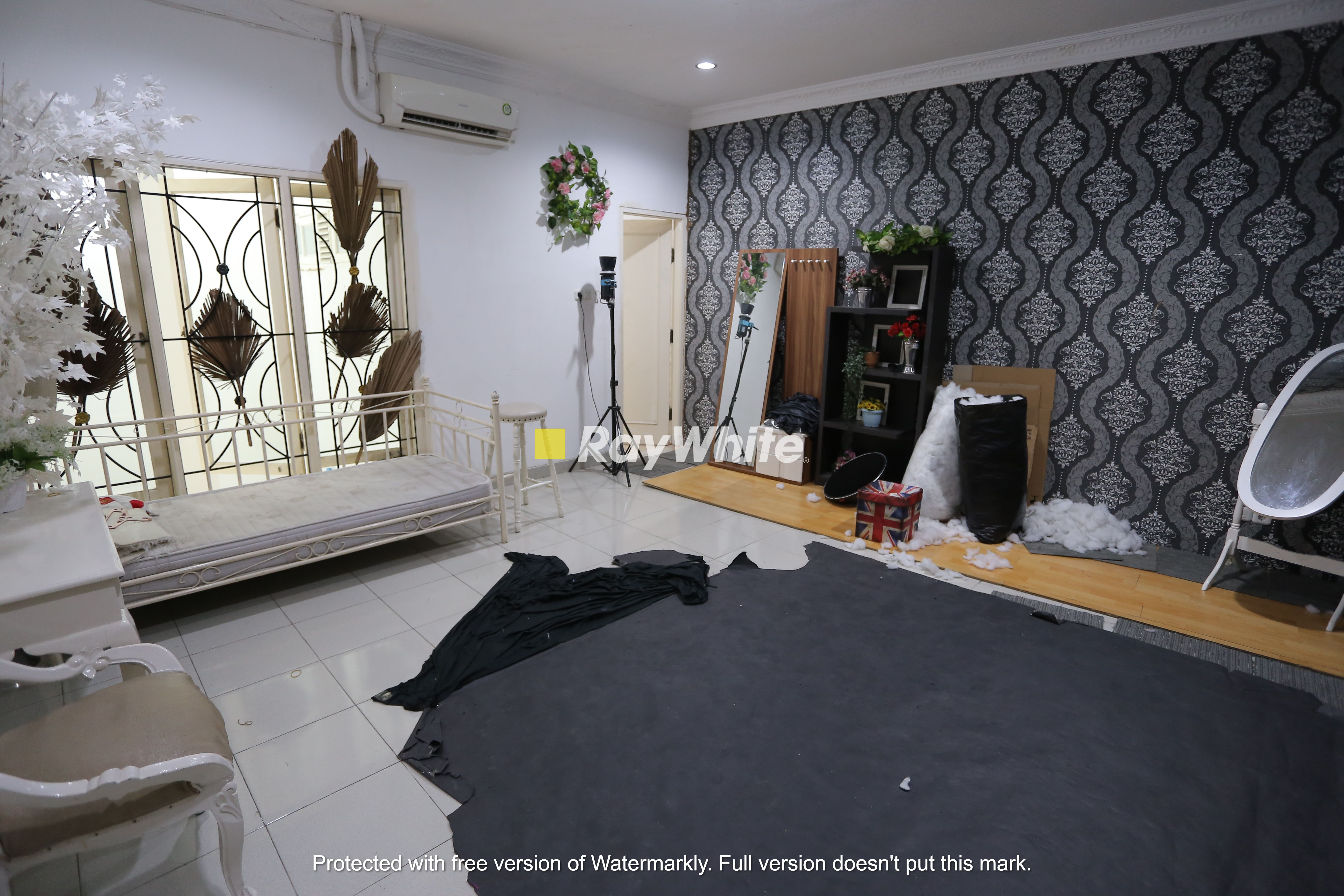 Ruko Untuk Usaha Cafe, Studio Foto, Restoran dan Kantor di Condet Raya