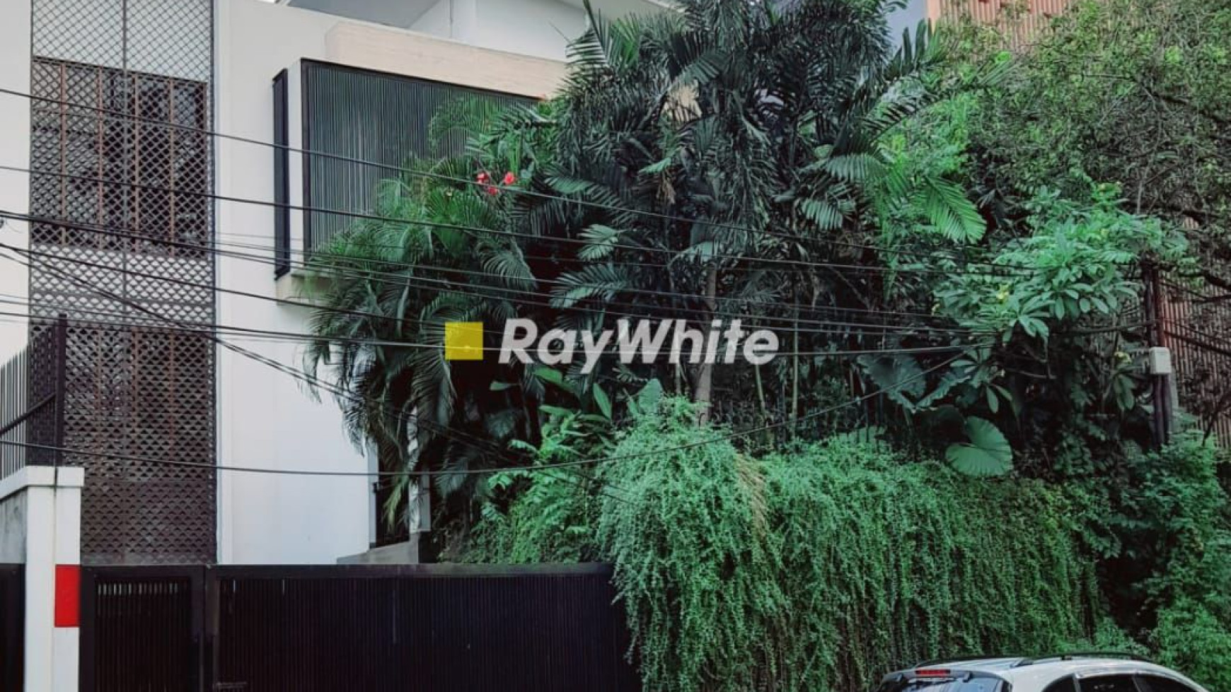 Fancy House In A Good Location In Patra Kuningan