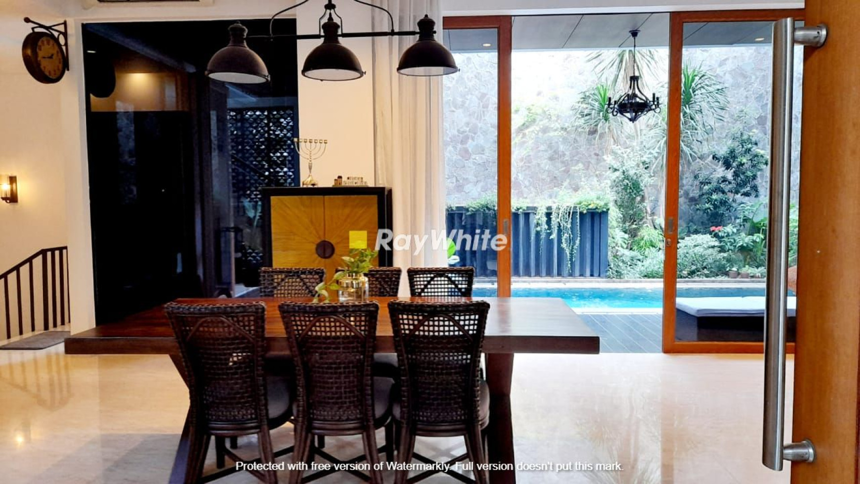 Fancy House In A Good Location In Patra Kuningan