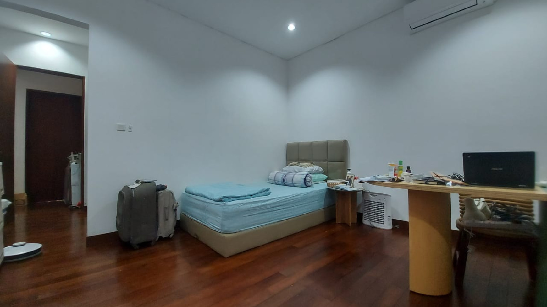 Rumah Modern Dalam Komplek Elit Dengan Smart Home System Di Lebak Bulus.