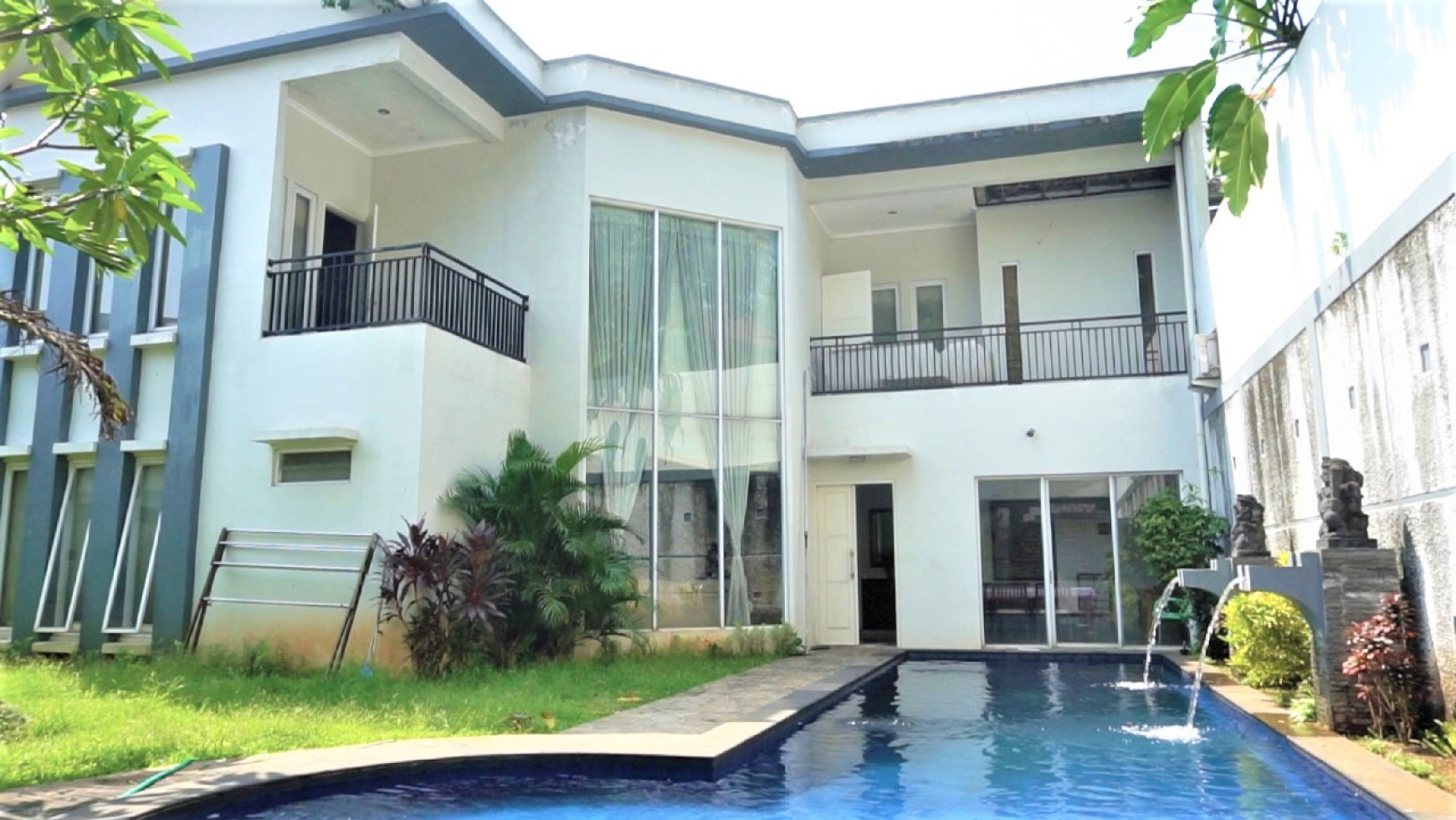 Rumah Dengan Konsep Luxury Style Dengan Private Pool Di Villa Cinere Mas.