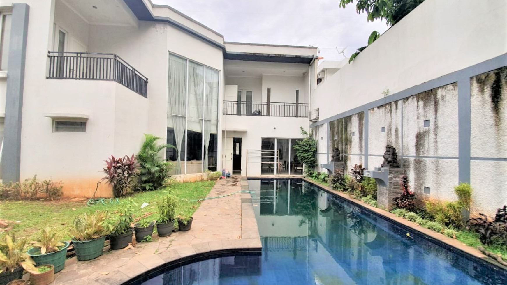 Rumah Dengan Konsep Luxury Style Dengan Private Pool Di Villa Cinere Mas.