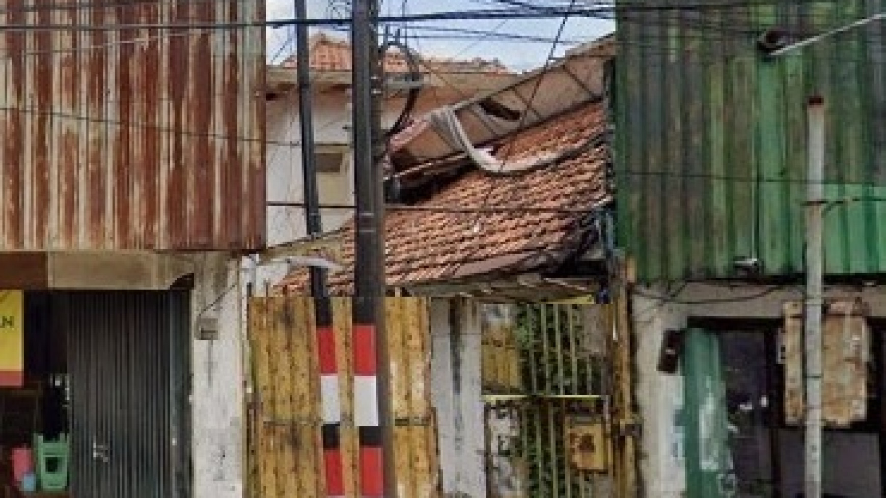 Dijual Rumah Lama Pusat Kota di Jalan Kedungdoro Surabaya