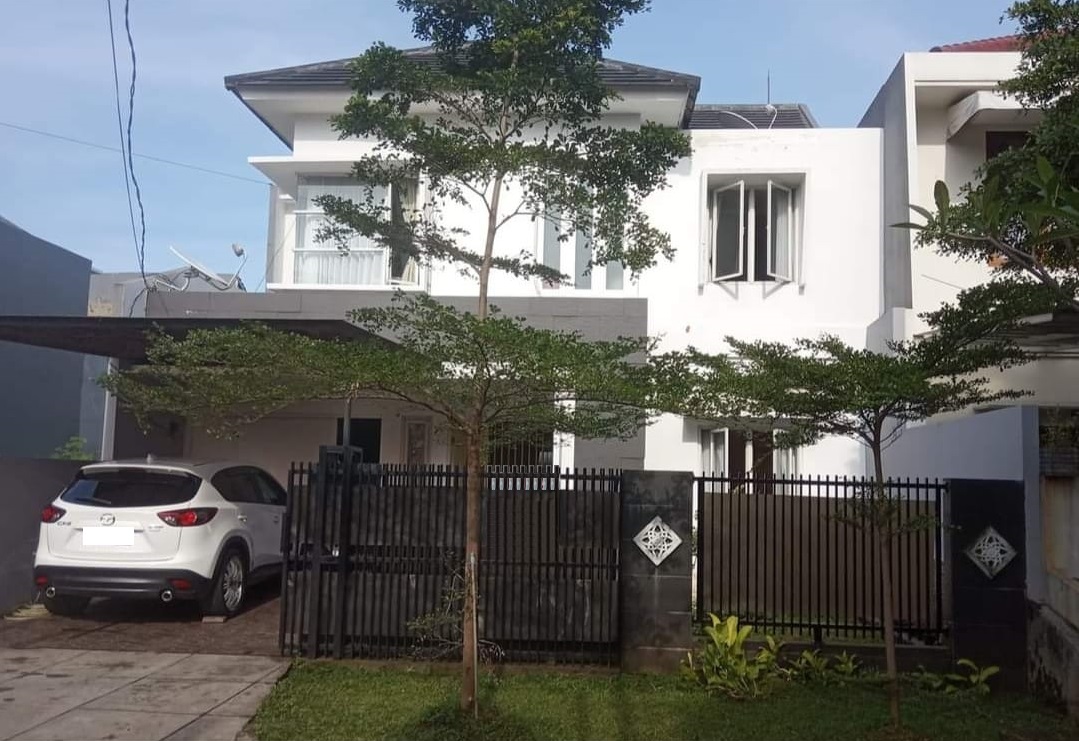 Rumah Modern Dengan Taman Cantik Siap Huni di Duren Tiga