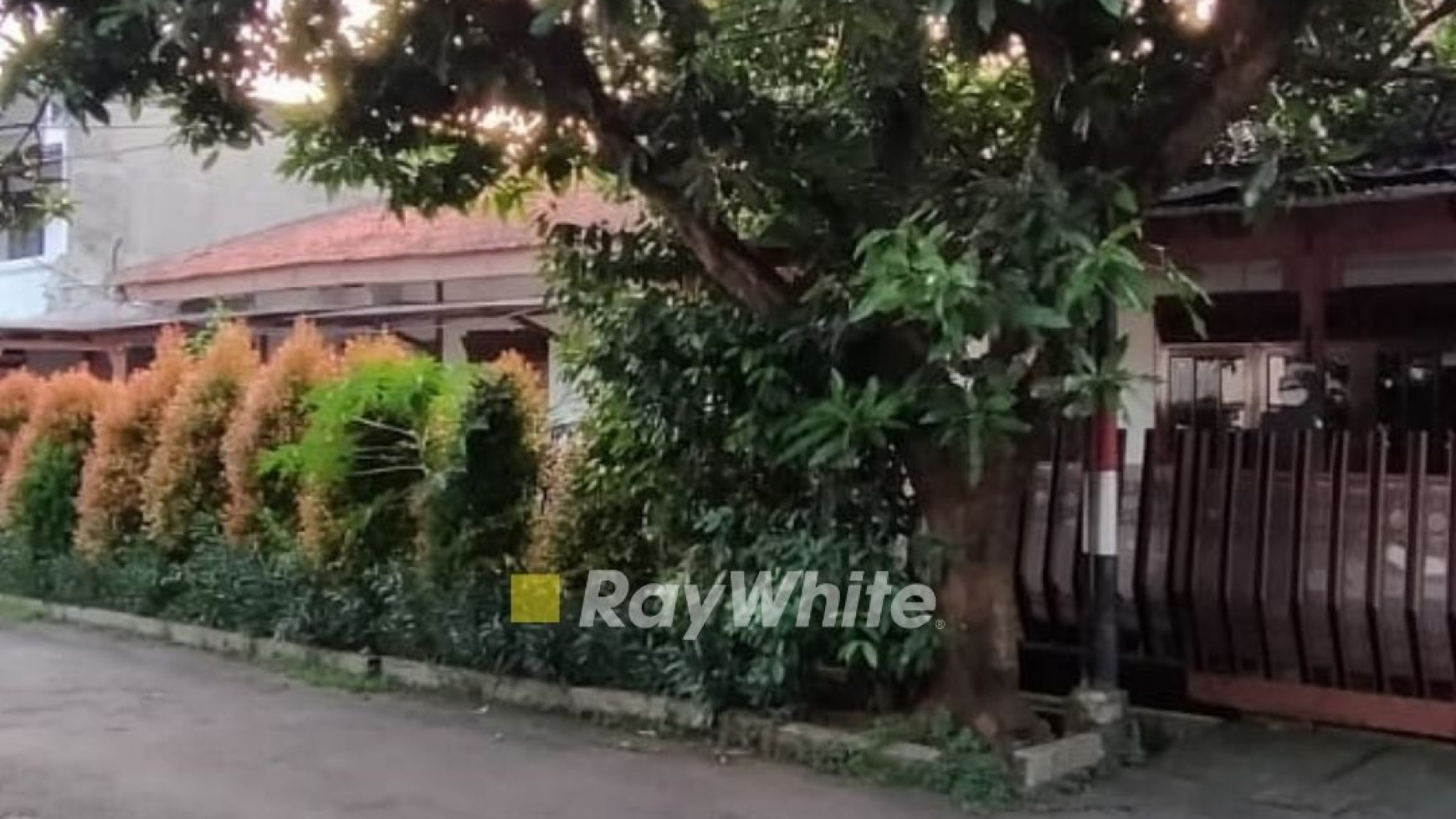 Dijual Rumah Hitung Tanah Di Cinere