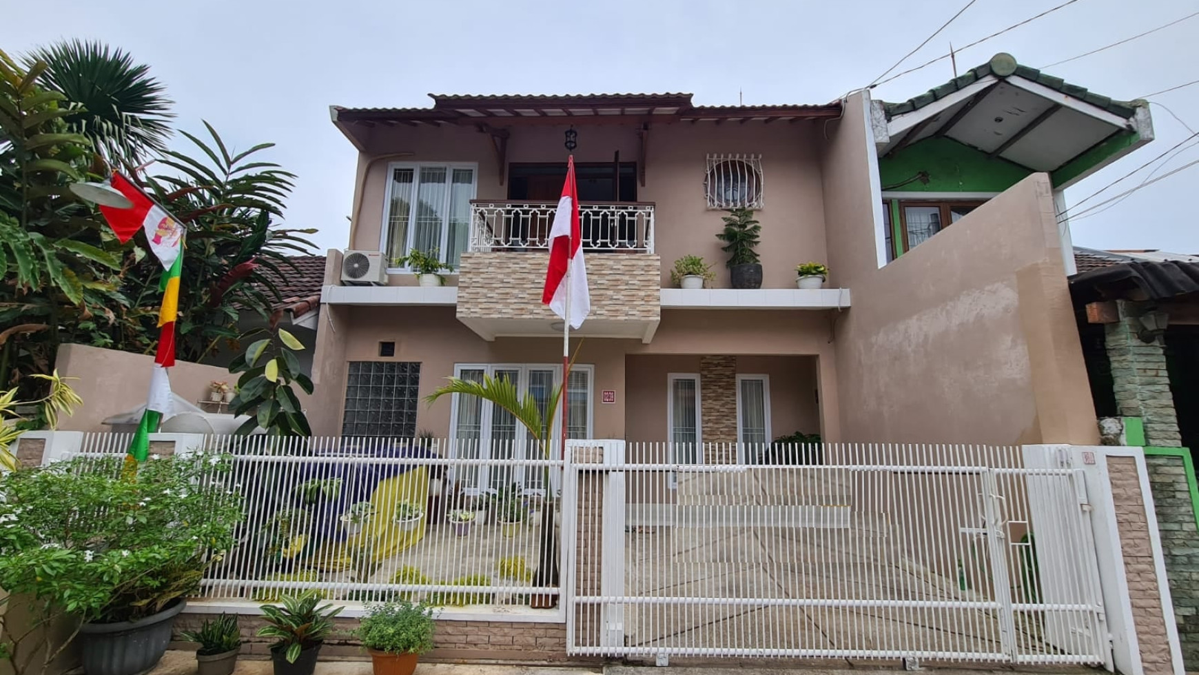 Rumah Cantik Lingkungan Asri Siap Huni di Cinere.