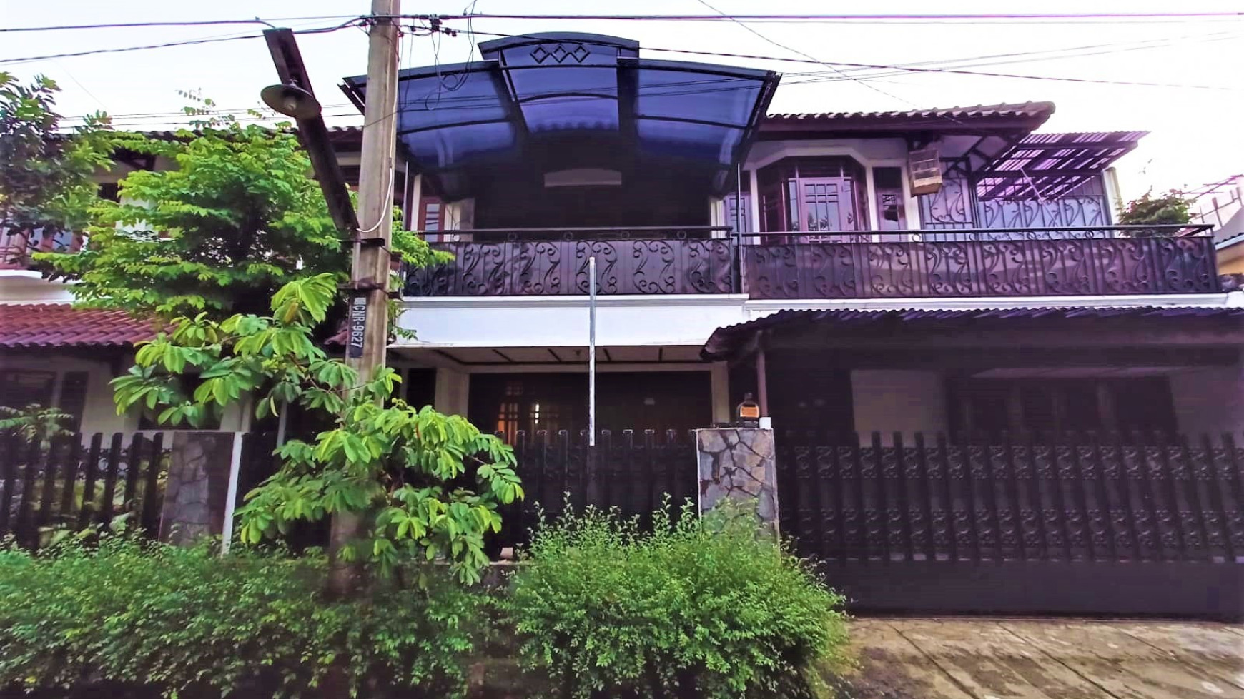 Rumah Lokasi Strategis Dalam Komplek Di Cinere.