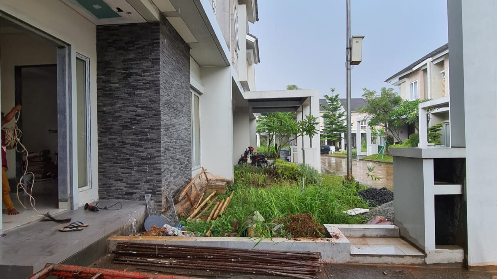 Rumah Minimalis Masih Proses Pembangunan Dalam Komplek Di Cinere.