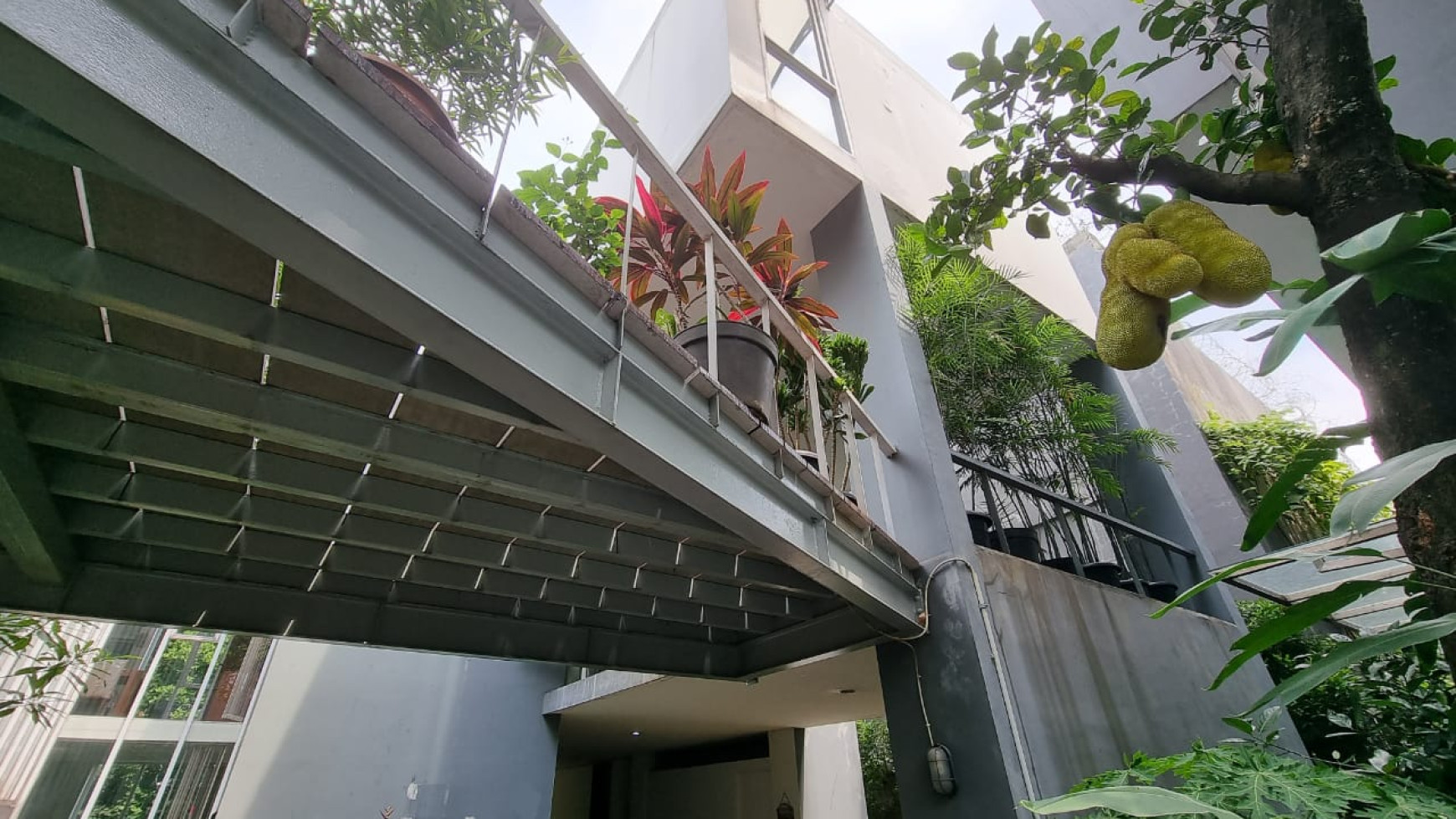 Rumah Lingkungan Asri Dalam Town House Siap Huni Di Cilandak.