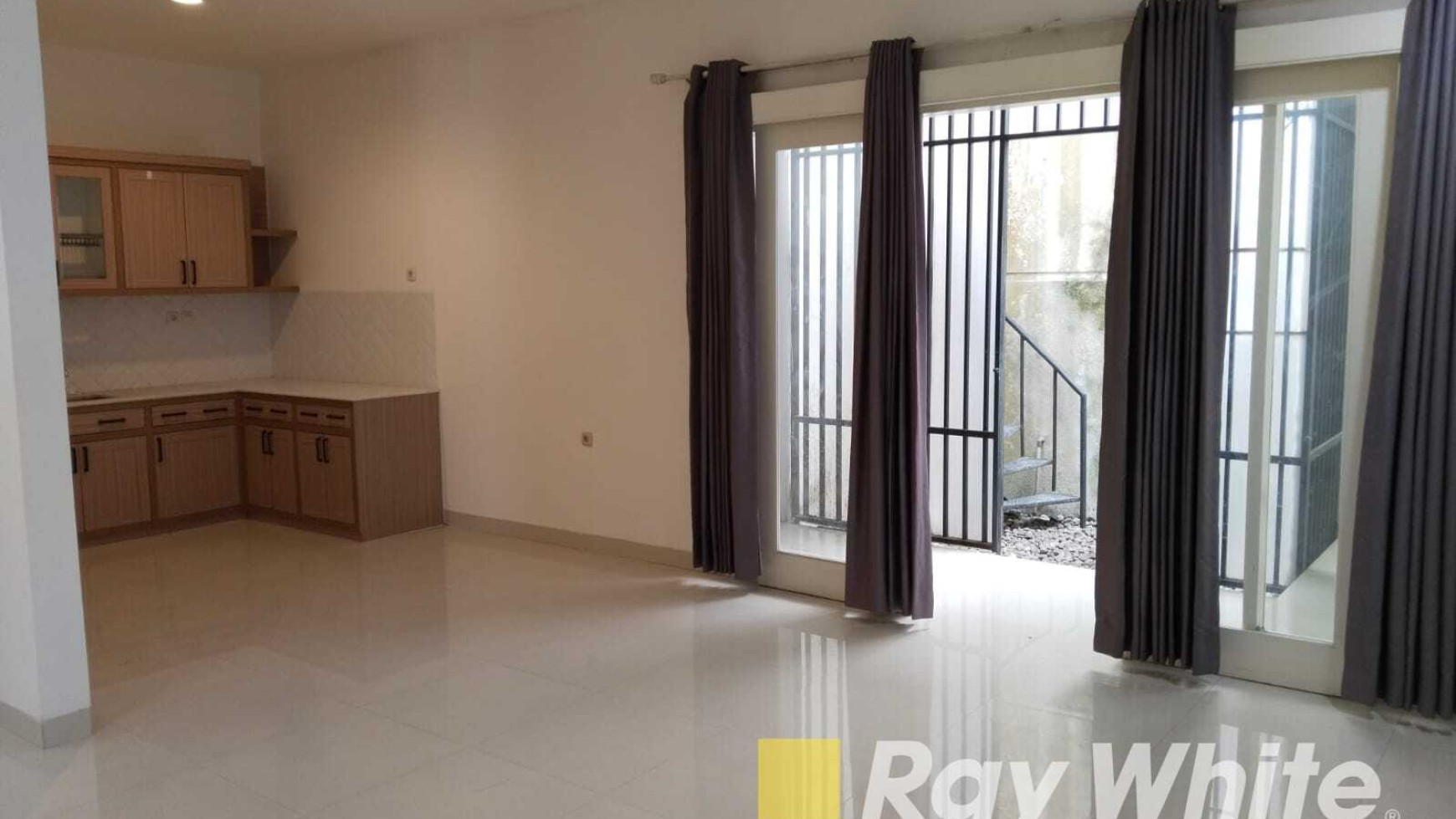 Langka! Rumah 2 lantai di Sukahaji Permai semifurnished siap huni 