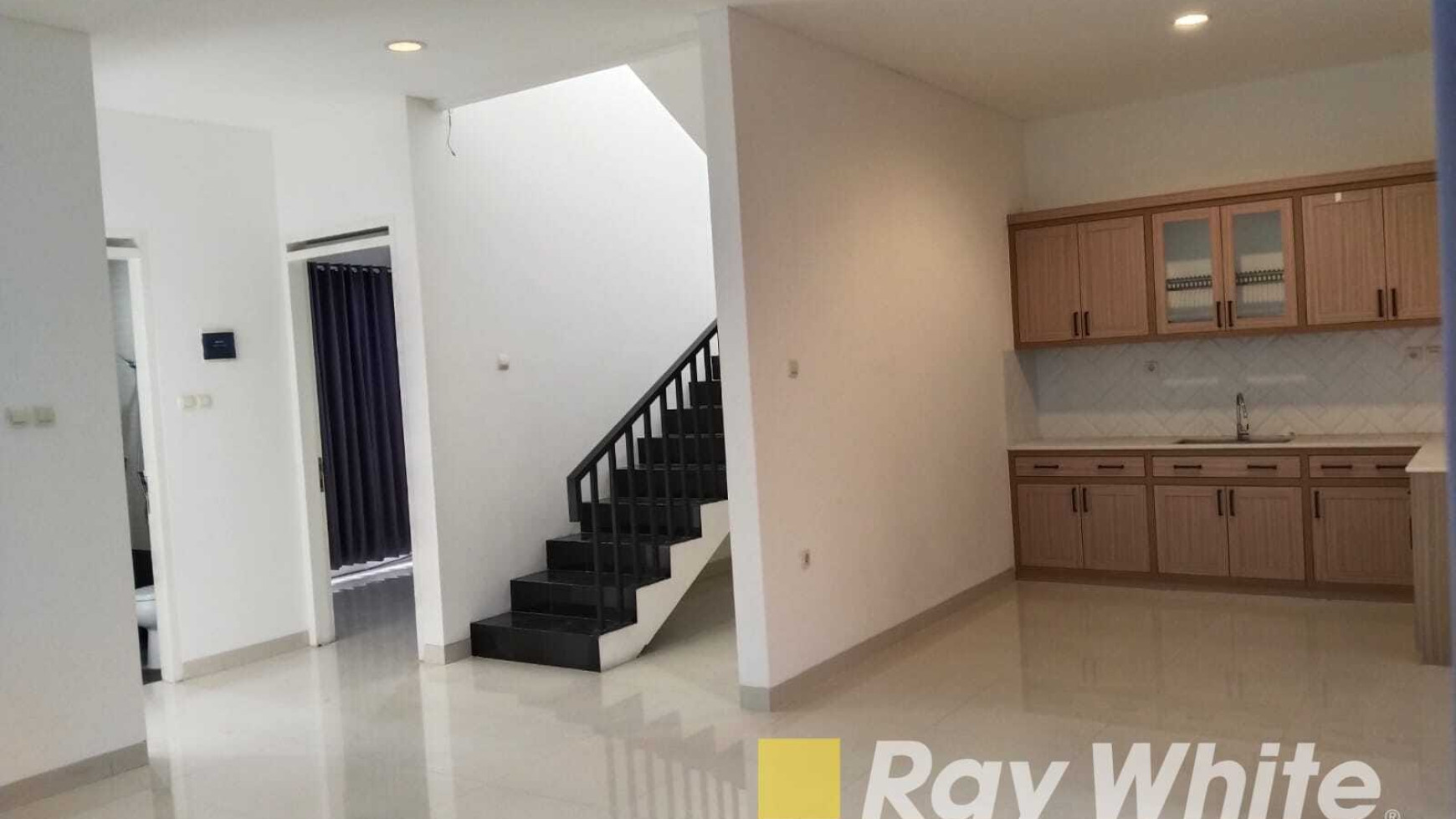 Langka! Rumah 2 lantai di Sukahaji Permai semifurnished siap huni 