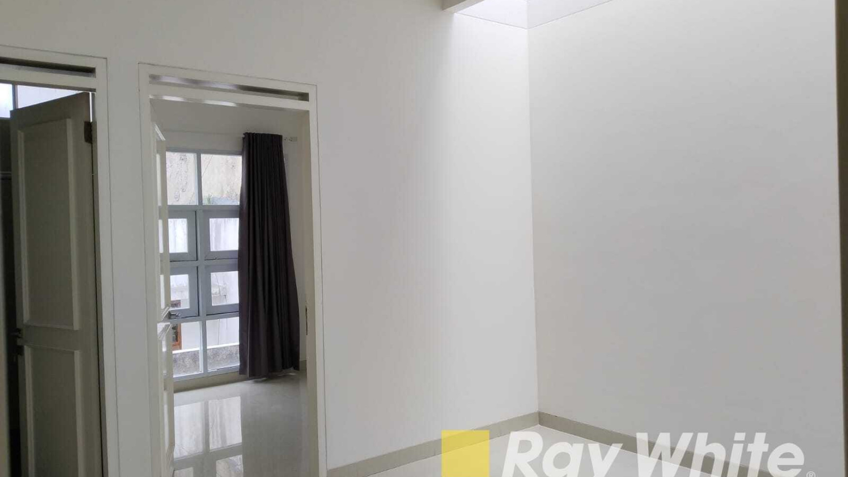 Langka! Rumah 2 lantai di Sukahaji Permai semifurnished siap huni 