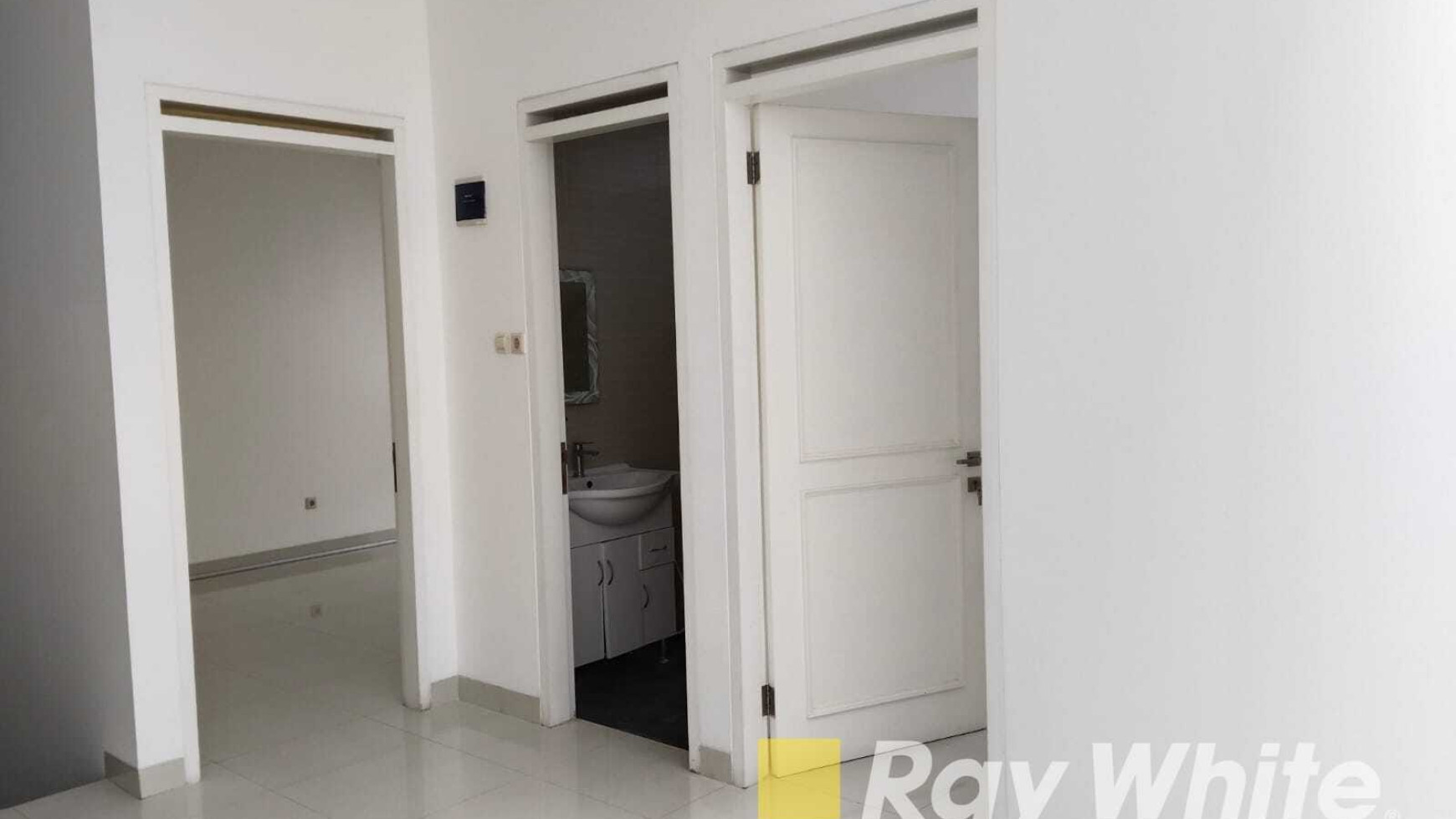 Langka! Rumah 2 lantai di Sukahaji Permai semifurnished siap huni 