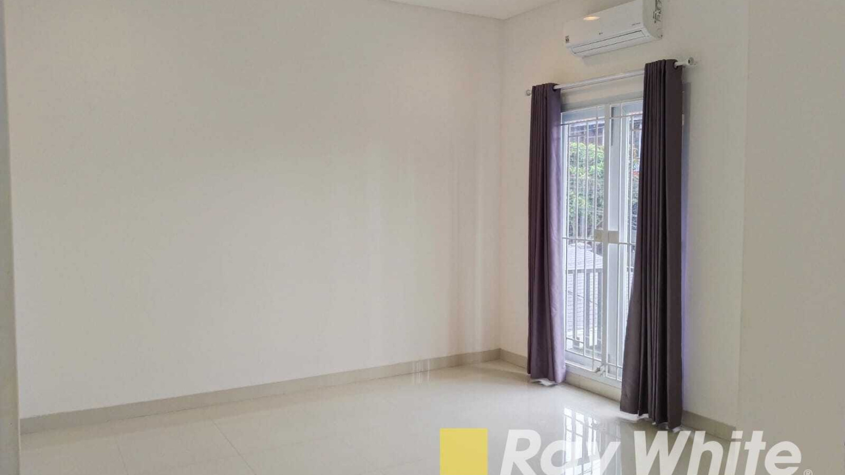 Langka! Rumah 2 lantai di Sukahaji Permai semifurnished siap huni 