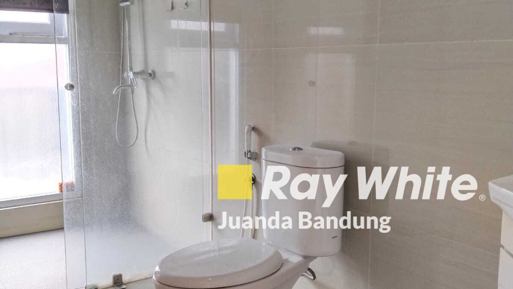 Langka! Rumah 2 lantai di Sukahaji Permai semifurnished siap huni 