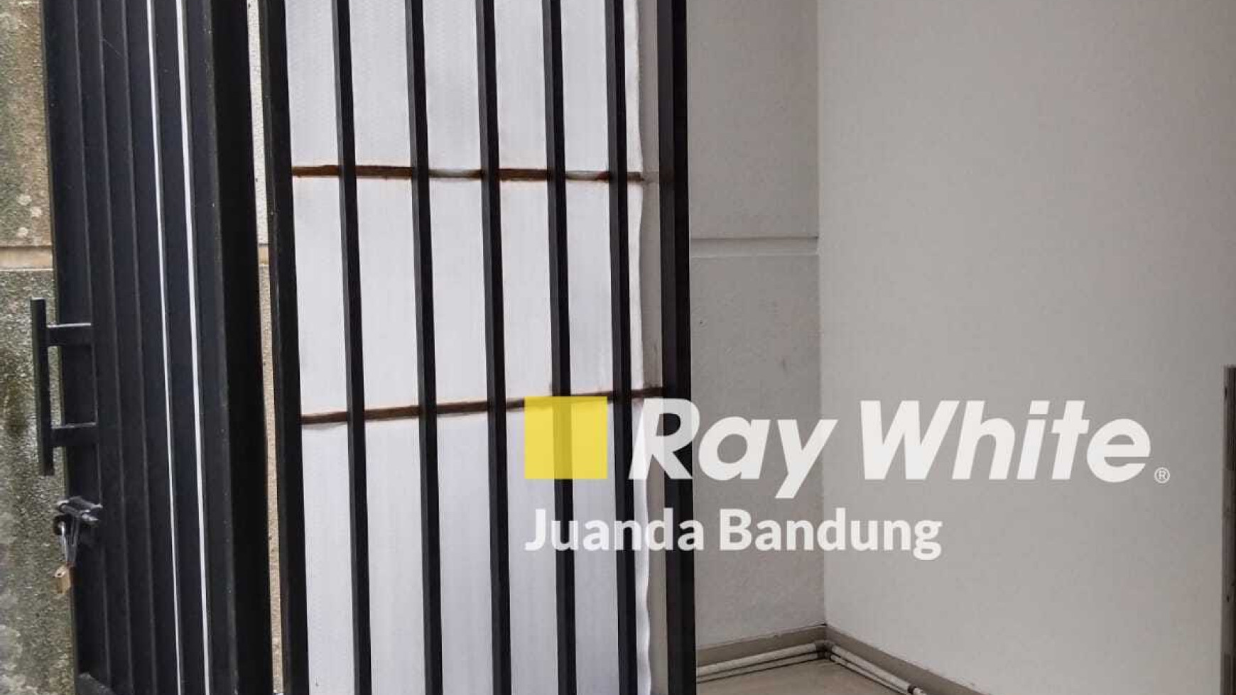 Langka! Rumah 2 lantai di Sukahaji Permai semifurnished siap huni 