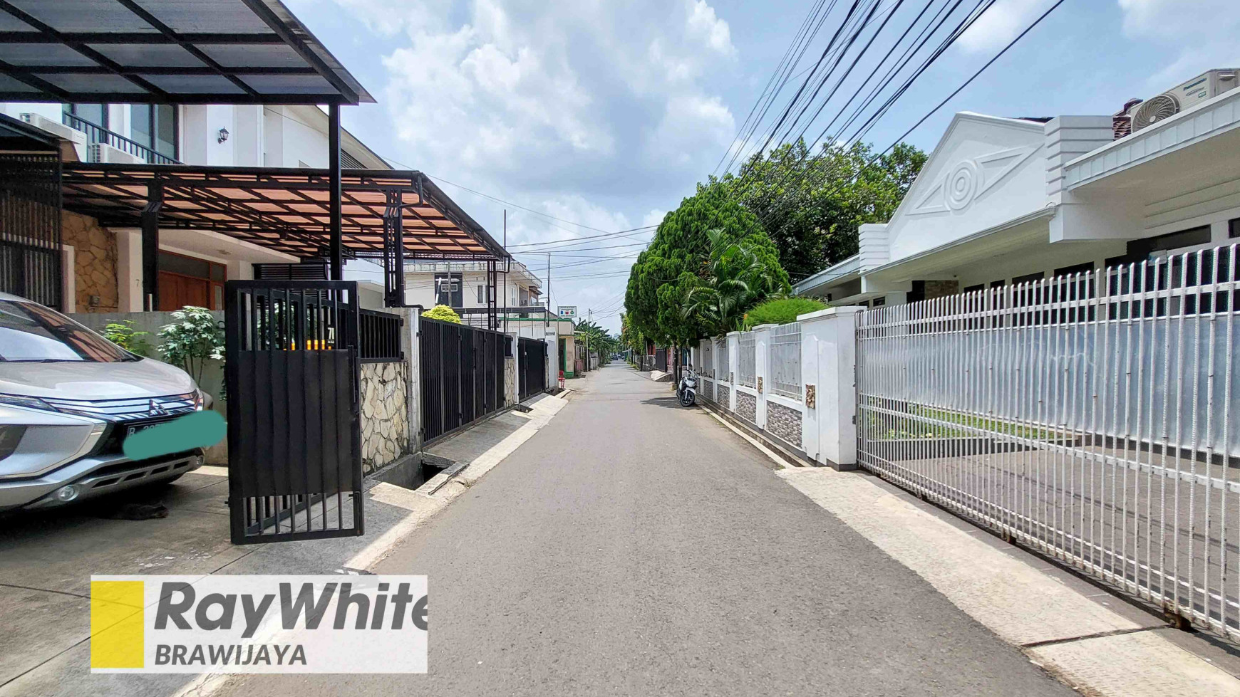 RUMAH DI PERDANA RESIDENCE, PETUKANGAN, JAKARTA SELATAN, DEKAT PINTU TOL PETUKANGAN