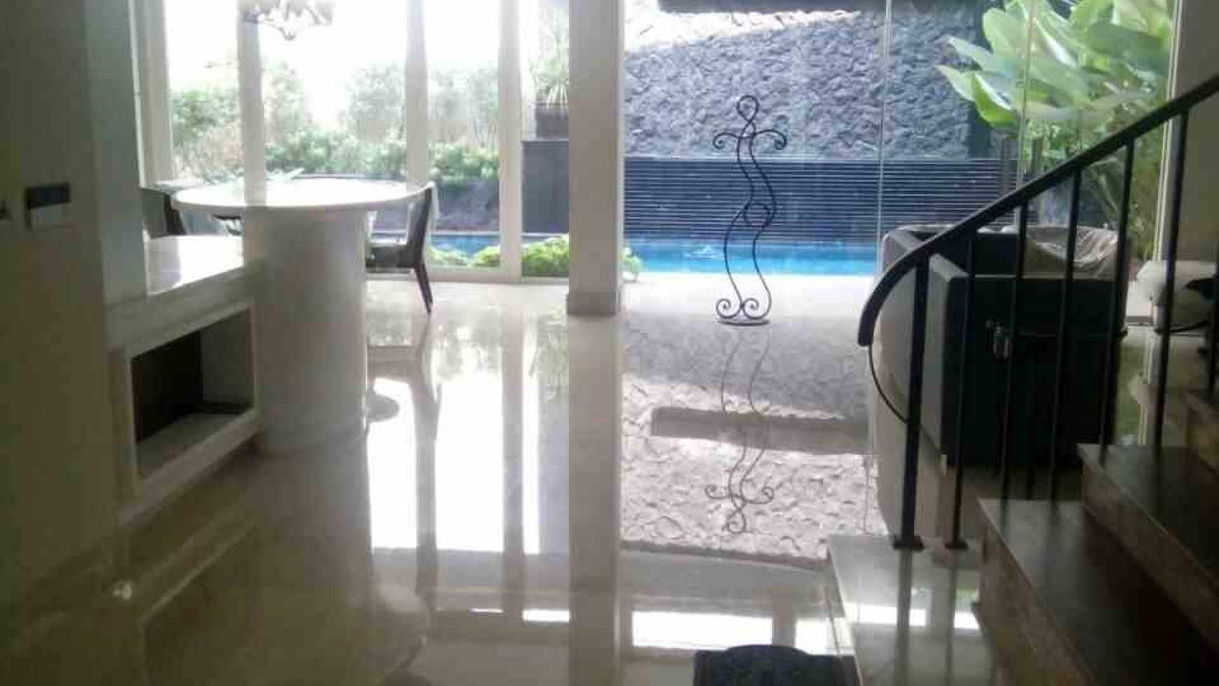 Rumah Mewah Full Furnished di Pondok Indah