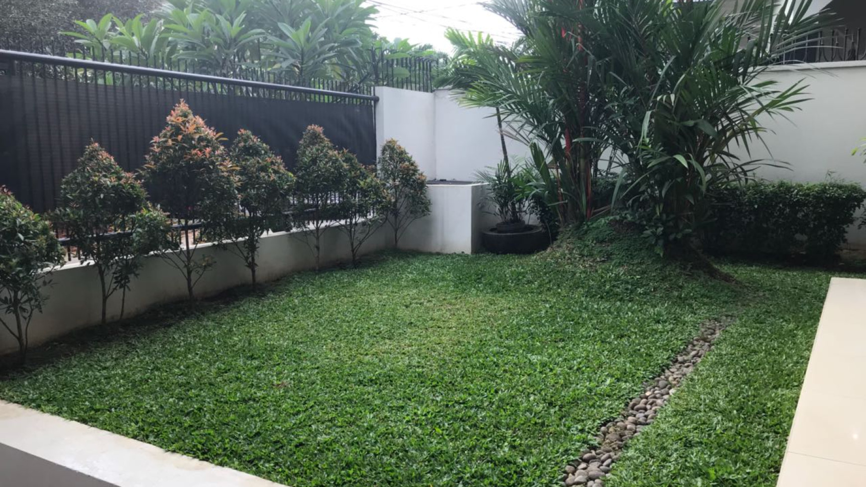 Rumah Minimalis, Apik Terawat di Pondok Indah