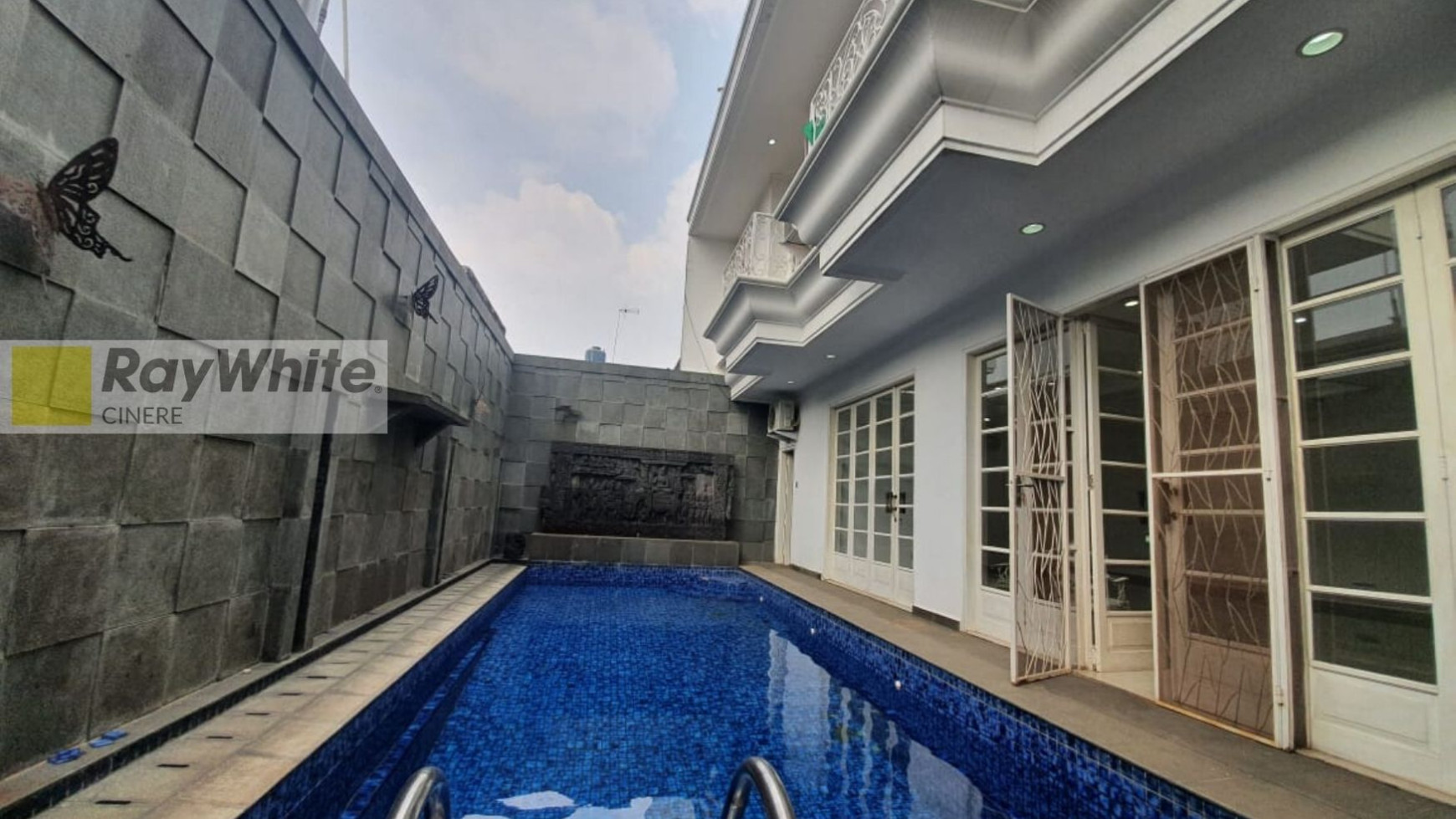 Rumah modern klasik di Cinere