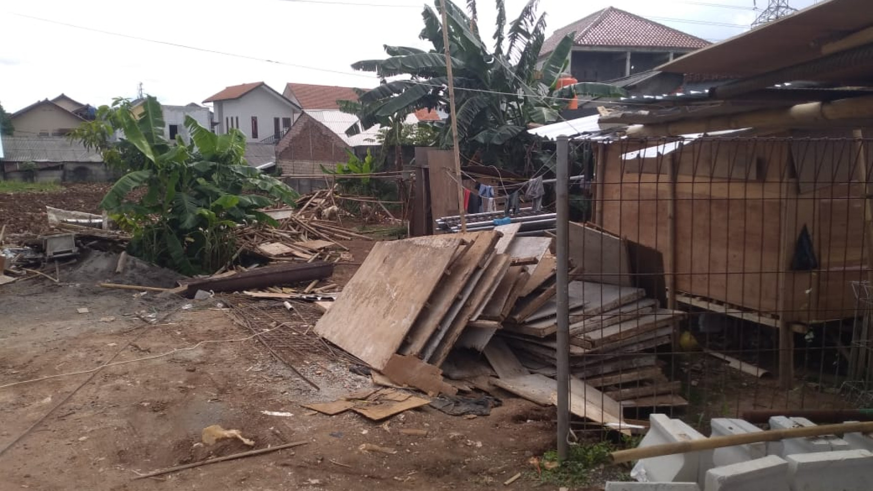 Tanah Siap Bangun Lokasi Pinggir Jalan Raya di Cirendeu