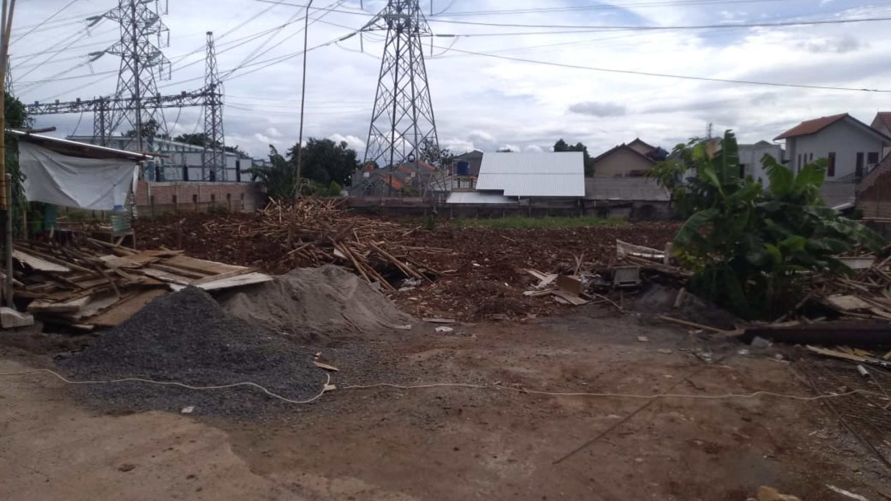 Tanah Siap Bangun Lokasi Pinggir Jalan Raya di Cirendeu