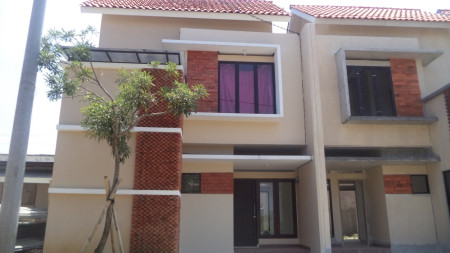 Rumah Modern Dalam Townhouse Siap Huni di Sawangan