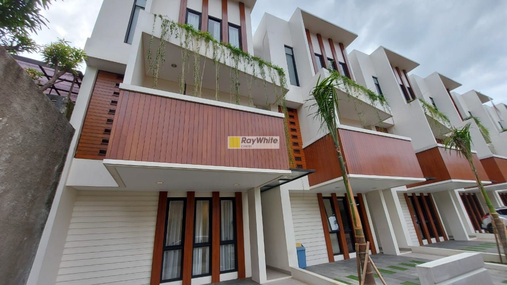 Rumah minimalis tropis dalam town house - Cilandak